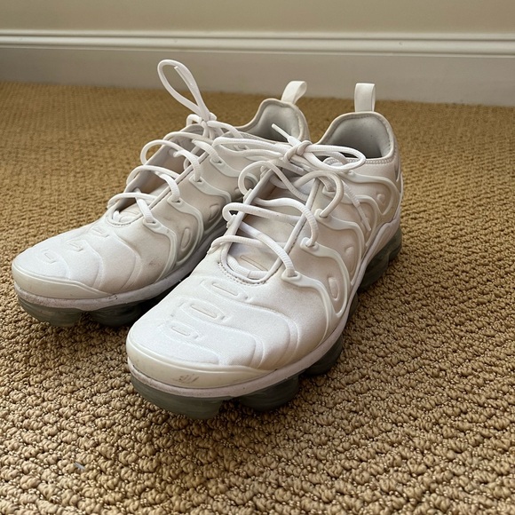 White Nike Air Vapormax Plus - Picture 3 of 11